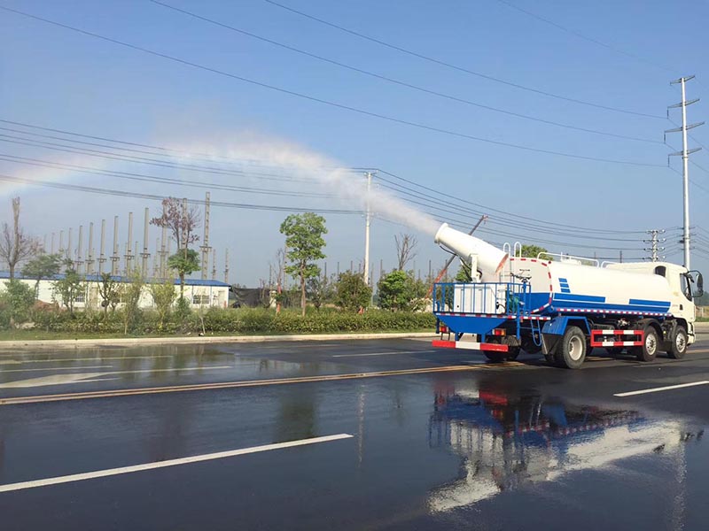 18方東風柳汽乘龍霧炮灑水車圖片5