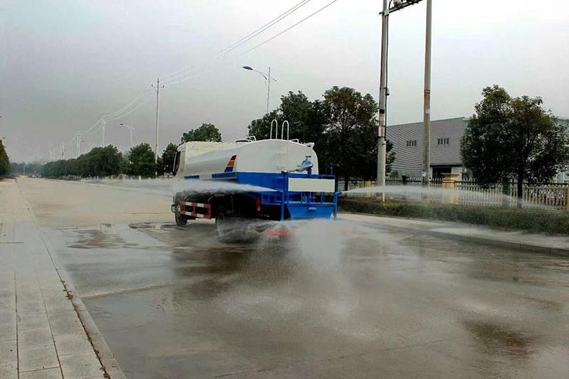 12方東風柳汽乘龍灑水車圖片4